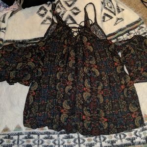 Open shoulder, lace up, show stopper. 💁